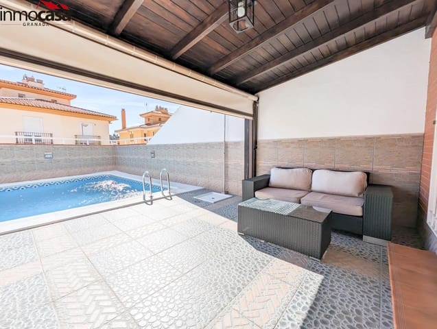 Chalet de 4 habitaciones en Granada ciudad en venta con piscina garaje - 449.000 € (Ref: 8222757)