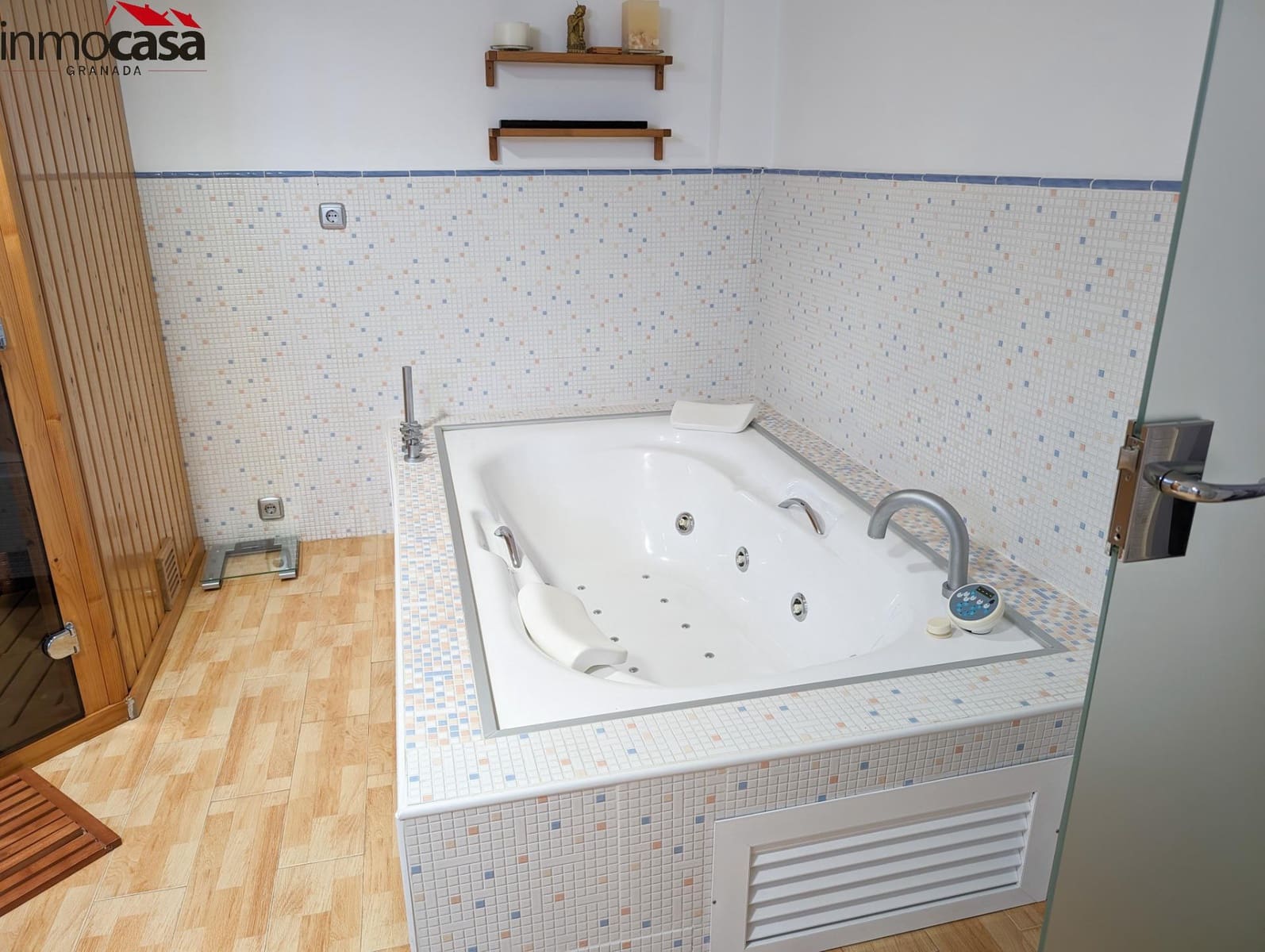 Chalet de 4 habitaciones en Granada ciudad en venta con piscina garaje - 449.000 € (Ref: 8222757)