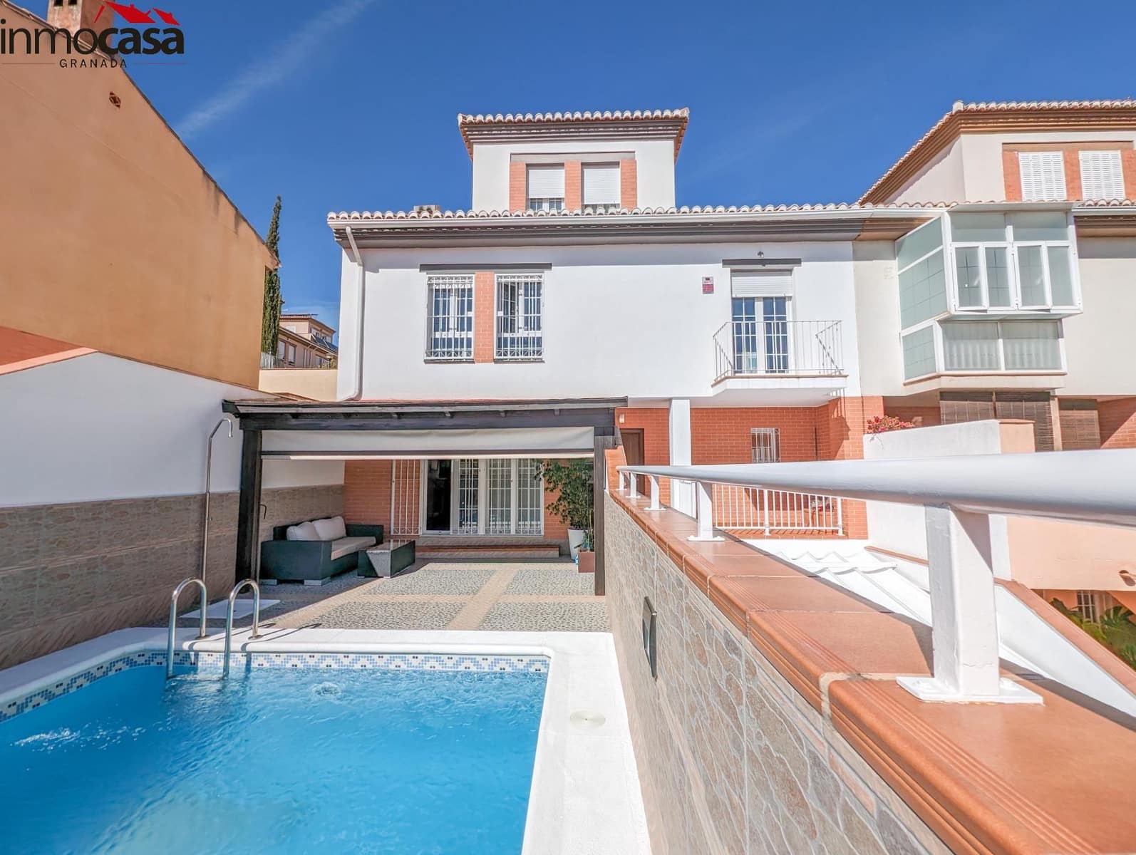 Chalet de 4 habitaciones en Granada ciudad en venta con piscina garaje - 449.000 € (Ref: 8222757)