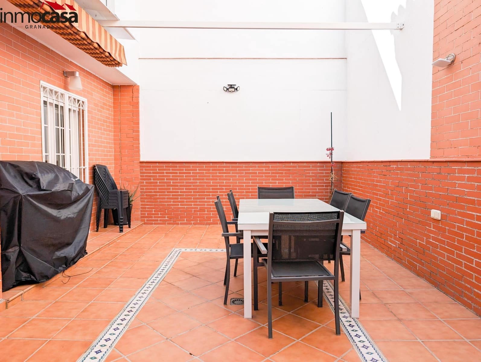 Chalet de 4 habitaciones en Granada ciudad en venta con piscina garaje - 449.000 € (Ref: 8222757)