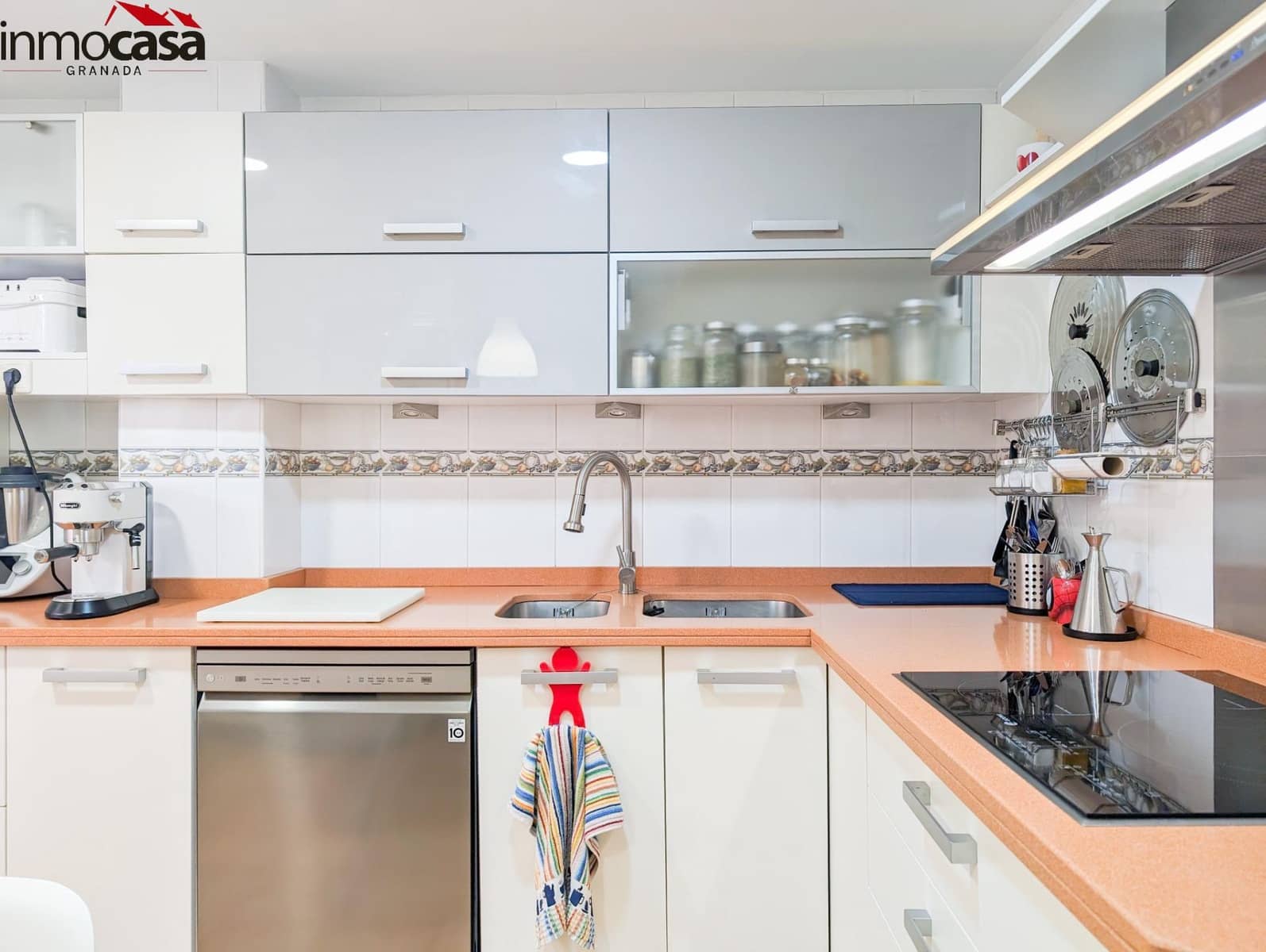 Chalet de 4 habitaciones en Granada ciudad en venta con piscina garaje - 449.000 € (Ref: 8222757)