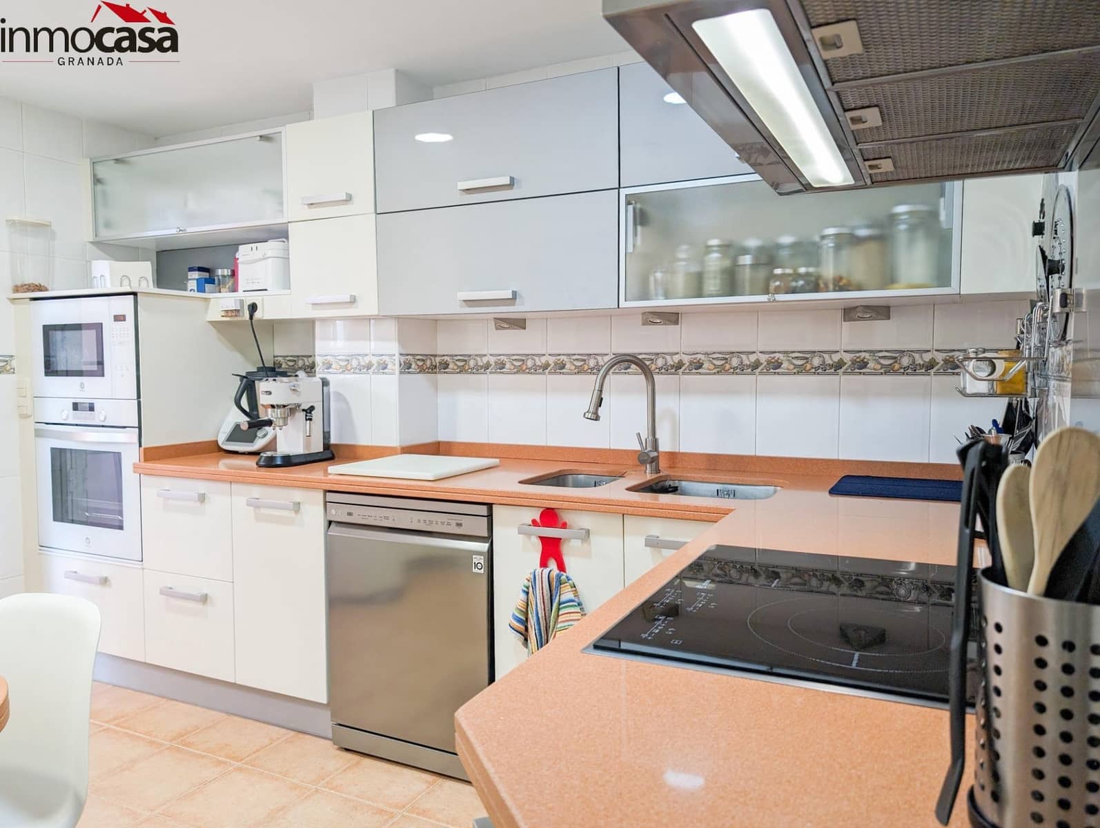 Chalet de 4 habitaciones en Granada ciudad en venta con piscina garaje - 449.000 € (Ref: 8222757)