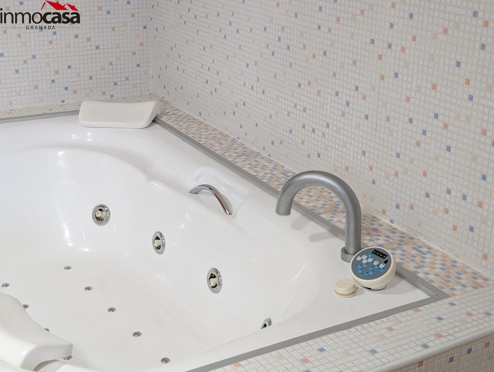 Chalet de 4 habitaciones en Granada ciudad en venta con piscina garaje - 449.000 € (Ref: 8222757)