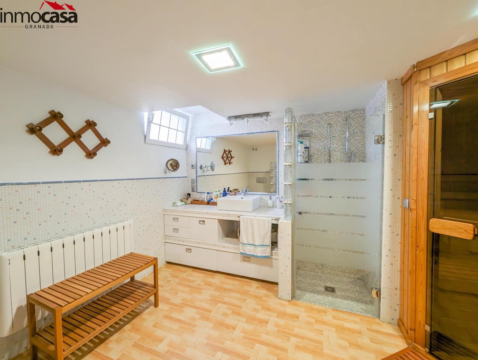 Chalet de 4 habitaciones en Granada ciudad en venta con piscina garaje - 449.000 € (Ref: 8222757)