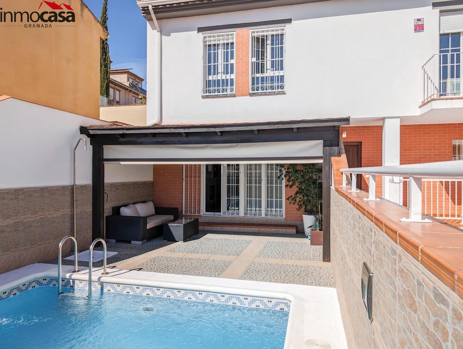 Chalet de 4 habitaciones en Granada ciudad en venta con piscina garaje - 449.000 € (Ref: 8222757)