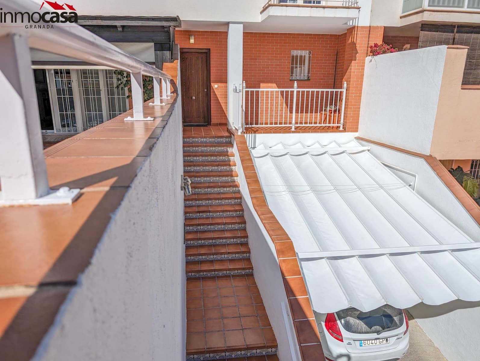 Chalet de 4 habitaciones en Granada ciudad en venta con piscina garaje - 449.000 € (Ref: 8222757)
