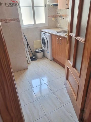 2 makuuhuone Kattohuoneisto vuokrattavana paikassa Gabia Grande, Las Gabias mukana uima-altaan 
autotalli - 650 € (Ref: 8245745)