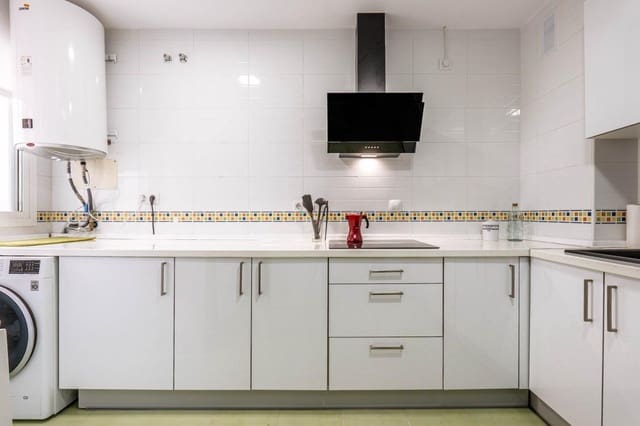 3 soveværelse Lejlighed til leje i Granada by med swimmingpool - € 250 (Ref: 8289531)