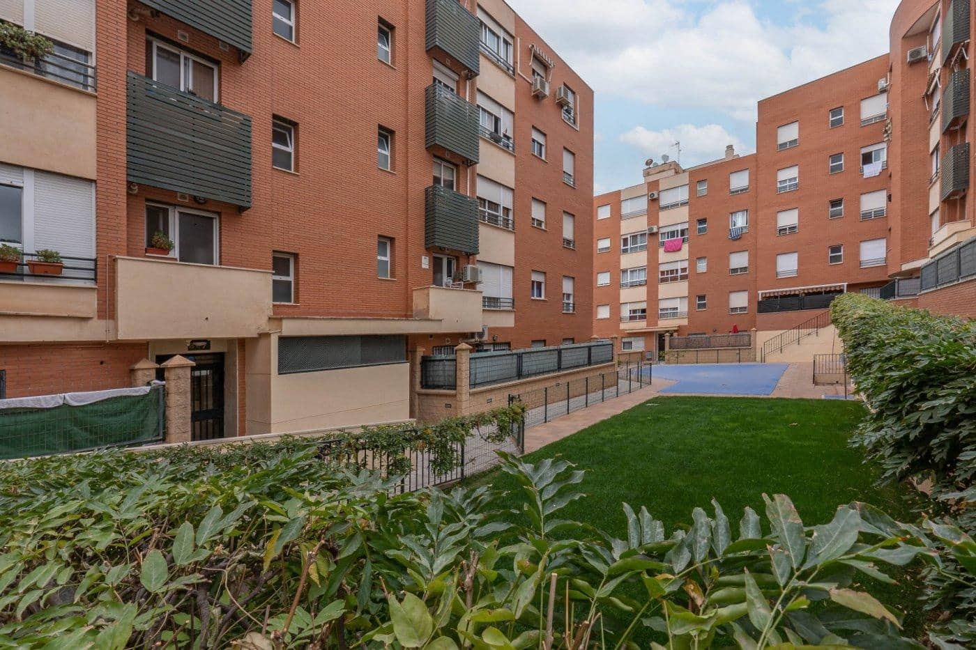 3 soveværelse Lejlighed til leje i Granada by med swimmingpool - € 250 (Ref: 8289531)