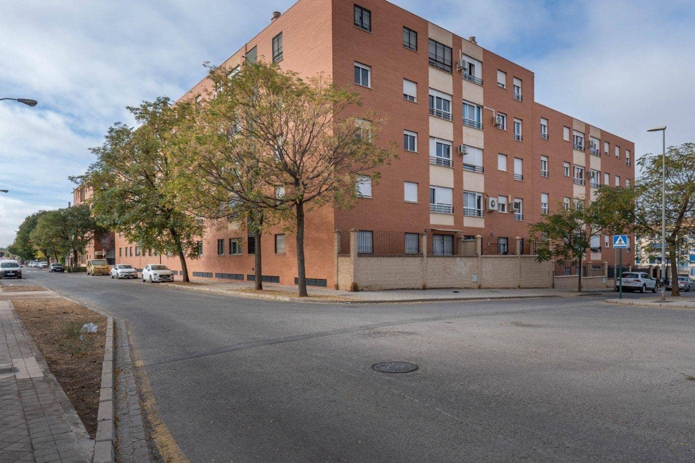 3 soveværelse Lejlighed til leje i Granada by med swimmingpool - € 250 (Ref: 8289531)