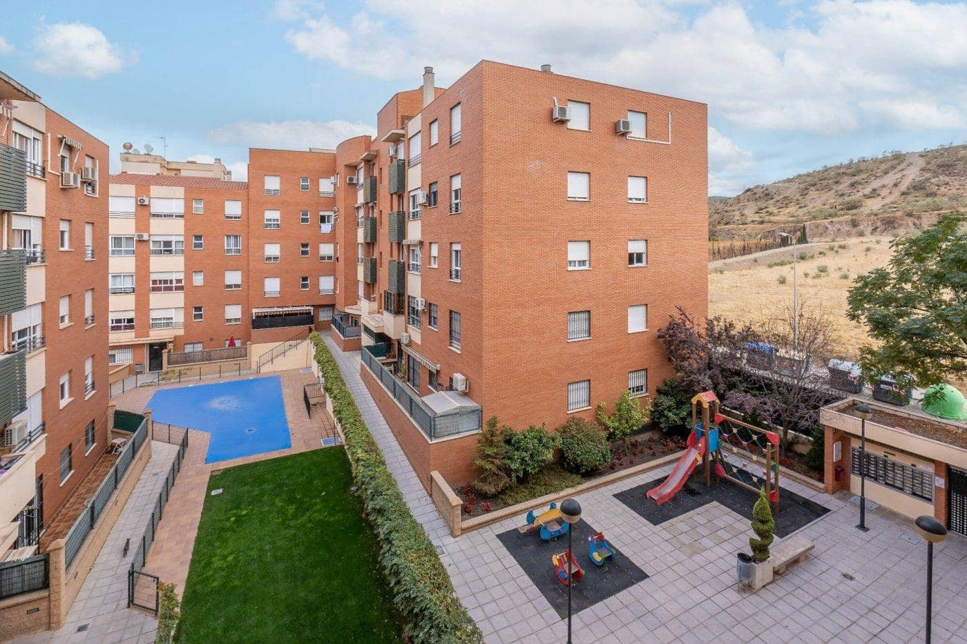 3 soveværelse Lejlighed til leje i Granada by med swimmingpool - € 250 (Ref: 8289531)