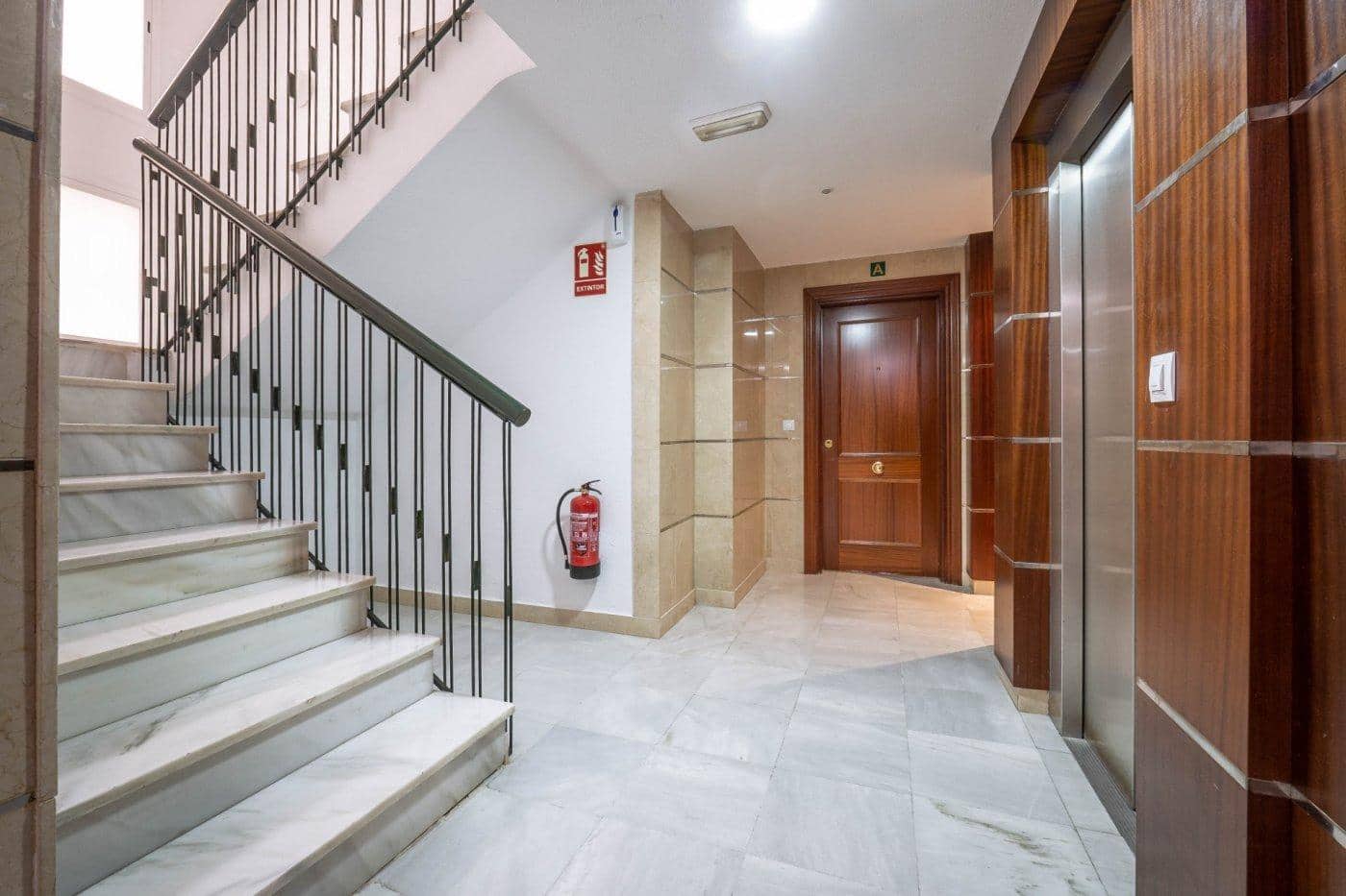 3 soveværelse Lejlighed til leje i Granada by med swimmingpool - € 250 (Ref: 8289531)