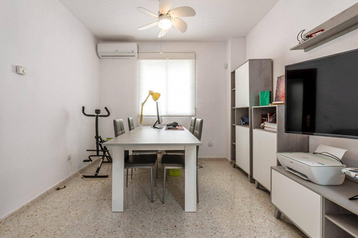 3 soveværelse Lejlighed til leje i Granada by med swimmingpool - € 250 (Ref: 8289531)