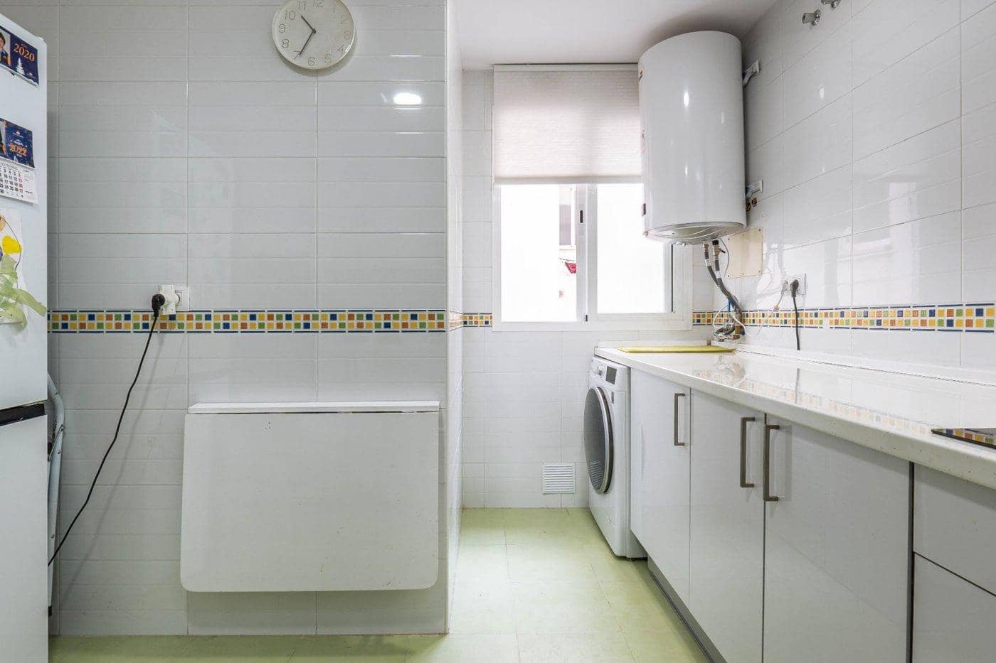 3 soveværelse Lejlighed til leje i Granada by med swimmingpool - € 250 (Ref: 8289531)