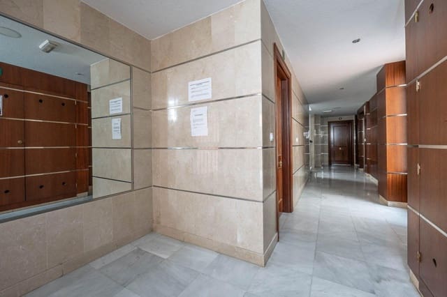 3 soveværelse Lejlighed til leje i Granada by med swimmingpool - € 250 (Ref: 8289531)