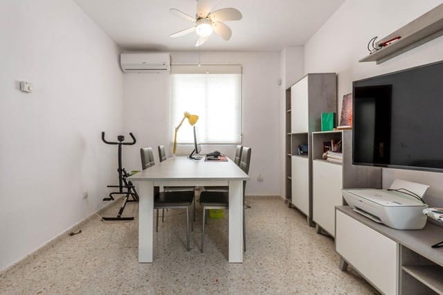 3 soveværelse Lejlighed til leje i Granada by med swimmingpool - € 250 (Ref: 8289531)