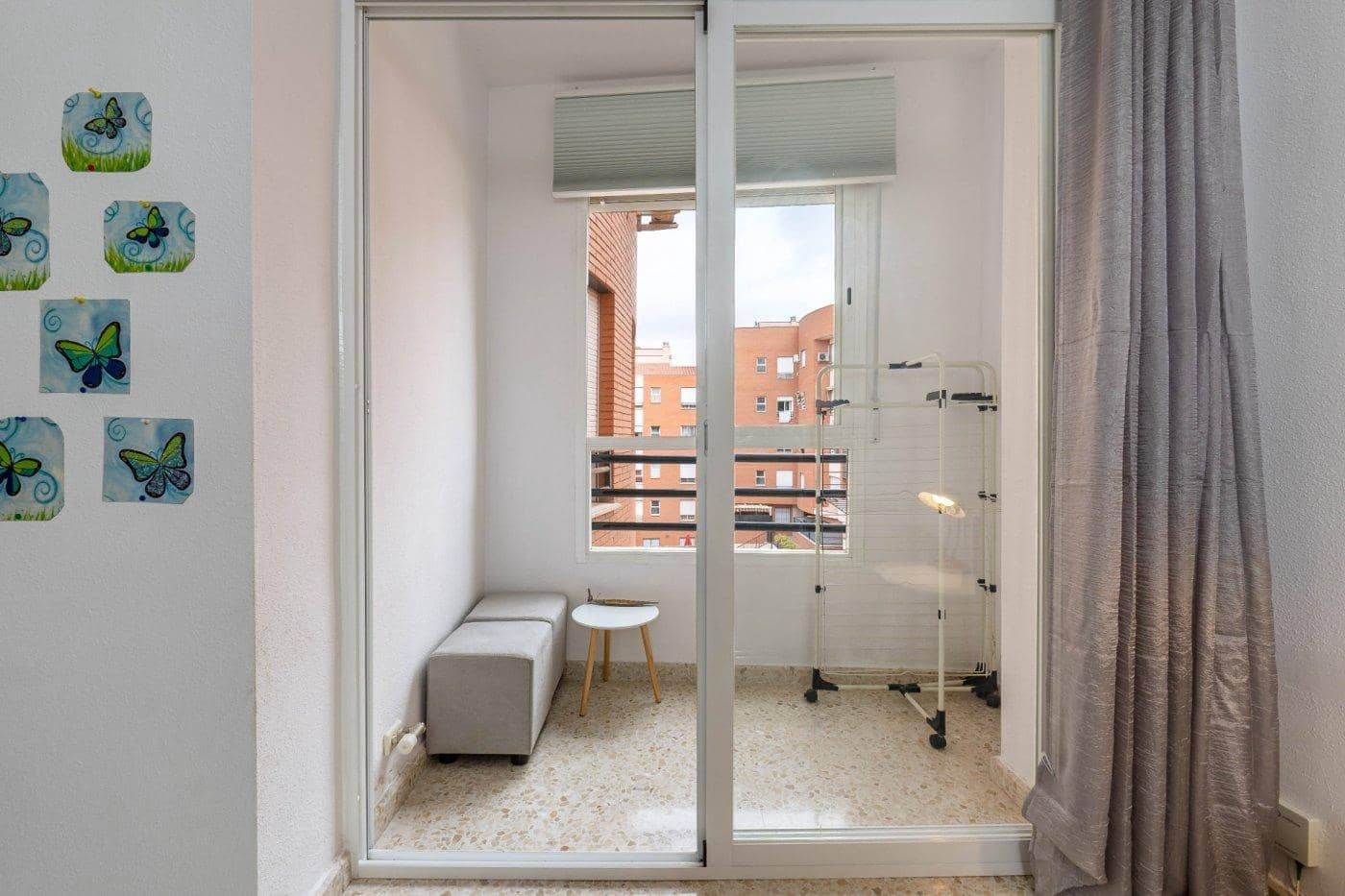 3 soveværelse Lejlighed til leje i Granada by med swimmingpool - € 250 (Ref: 8289531)