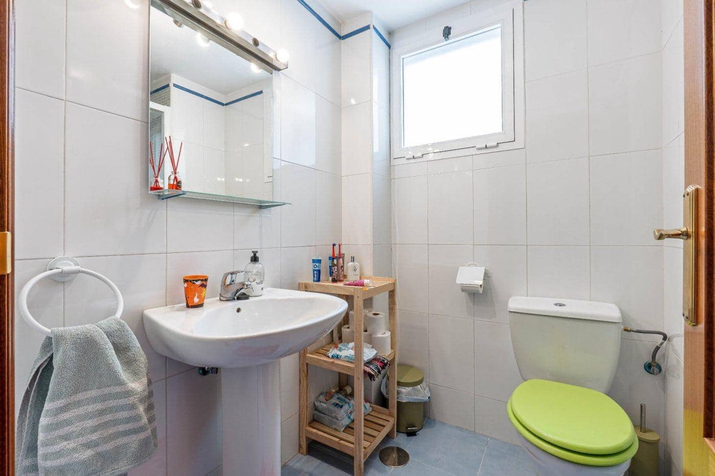 3 soveværelse Lejlighed til leje i Granada by med swimmingpool - € 250 (Ref: 8289531)