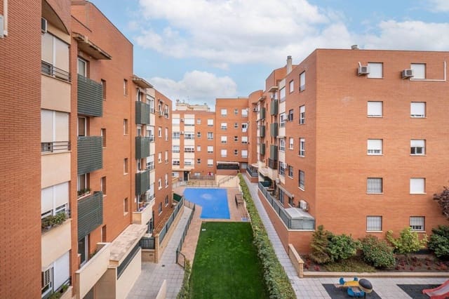 3 soveværelse Lejlighed til leje i Granada by med swimmingpool - € 250 (Ref: 8289531)