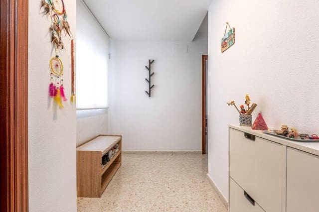 3 soveværelse Lejlighed til leje i Granada by med swimmingpool - € 250 (Ref: 8289531)