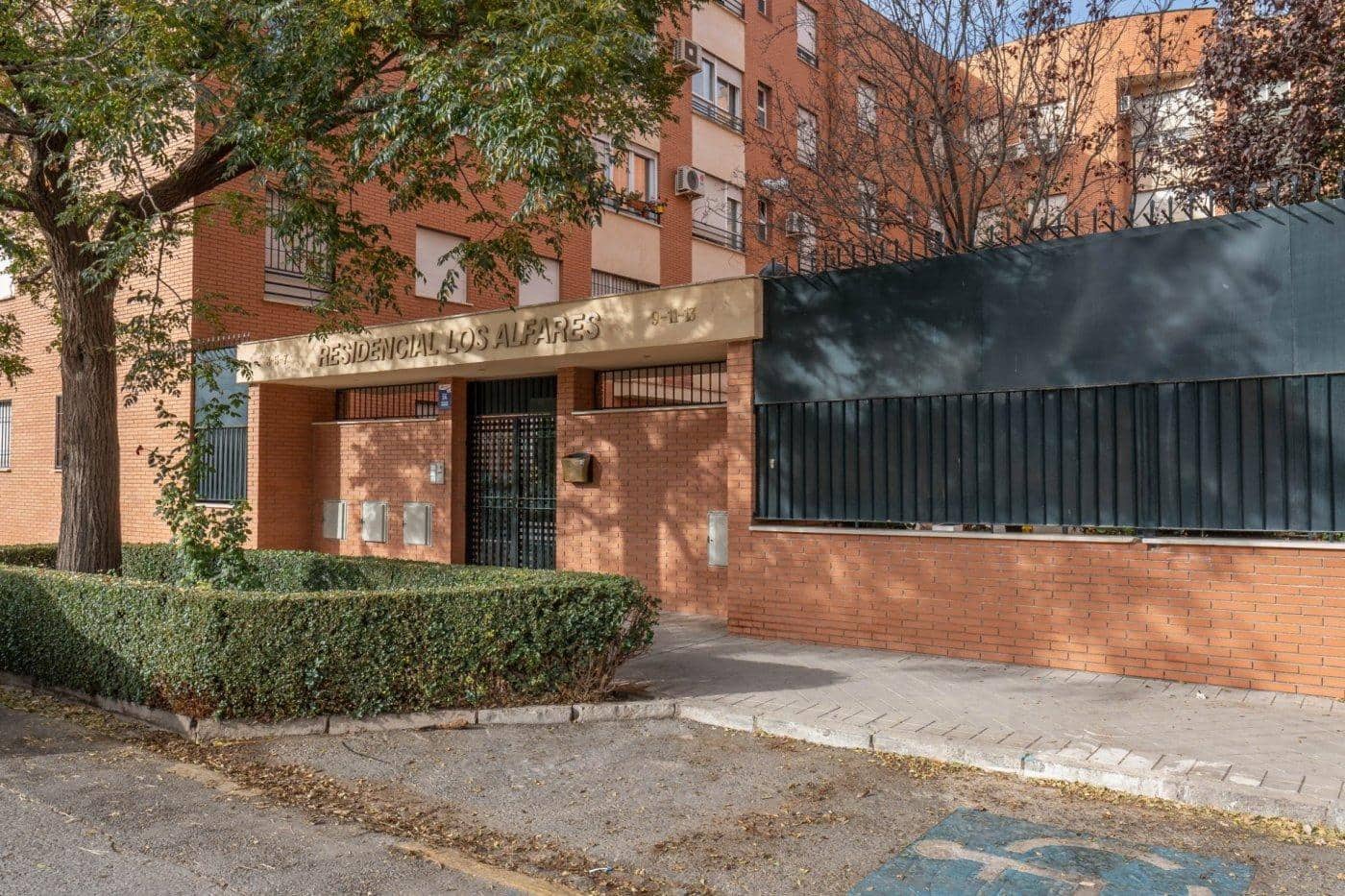 3 soveværelse Lejlighed til leje i Granada by med swimmingpool - € 250 (Ref: 8289531)