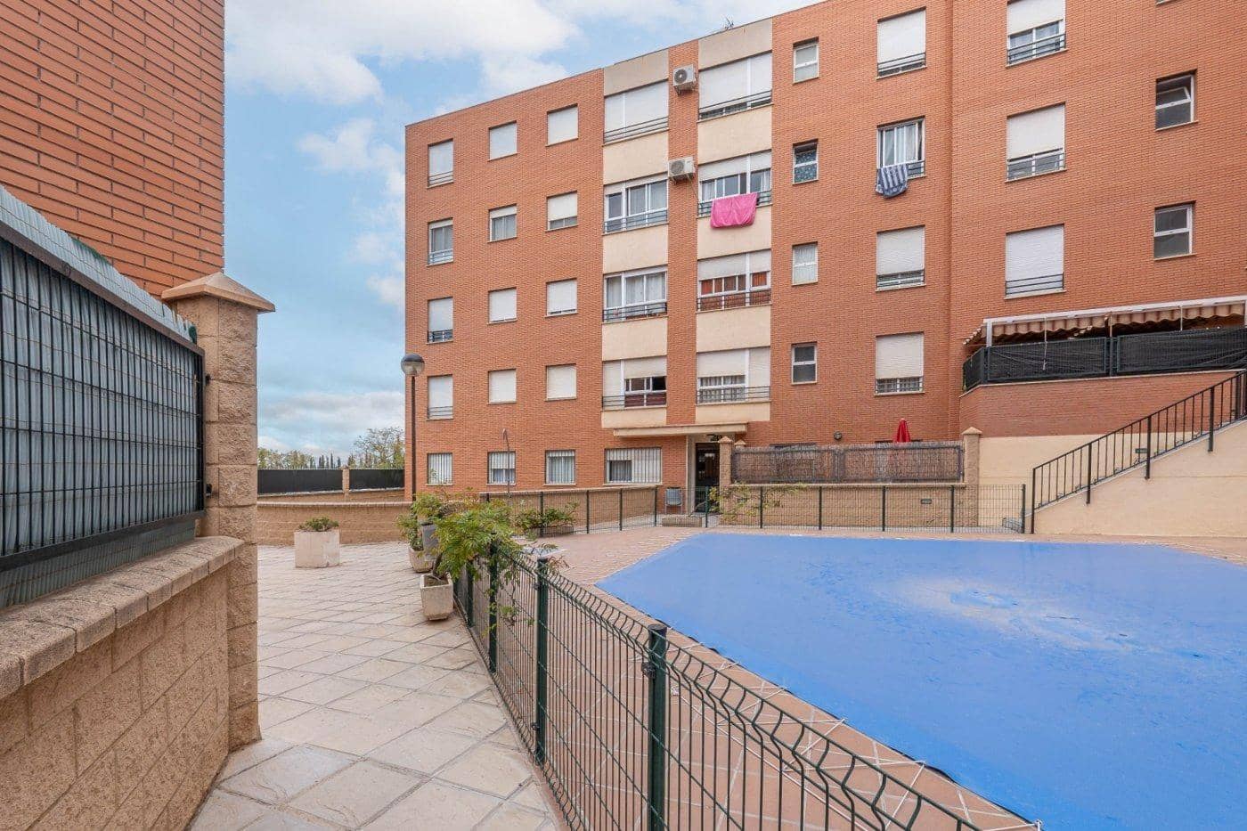 3 soveværelse Lejlighed til leje i Granada by med swimmingpool - € 250 (Ref: 8289531)