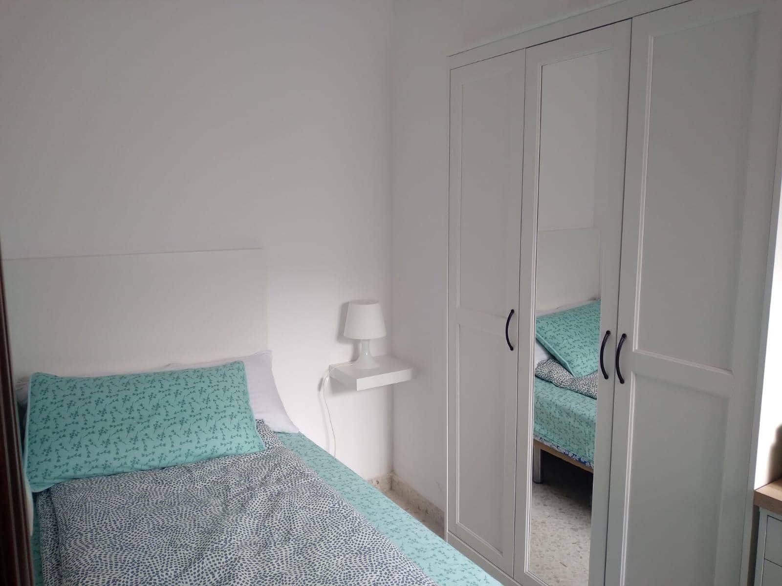 3 soveværelse Lejlighed til leje i Granada by med swimmingpool - € 250 (Ref: 8289531)