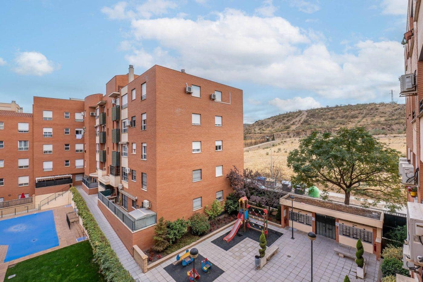 3 soveværelse Lejlighed til leje i Granada by med swimmingpool - € 250 (Ref: 8289531)