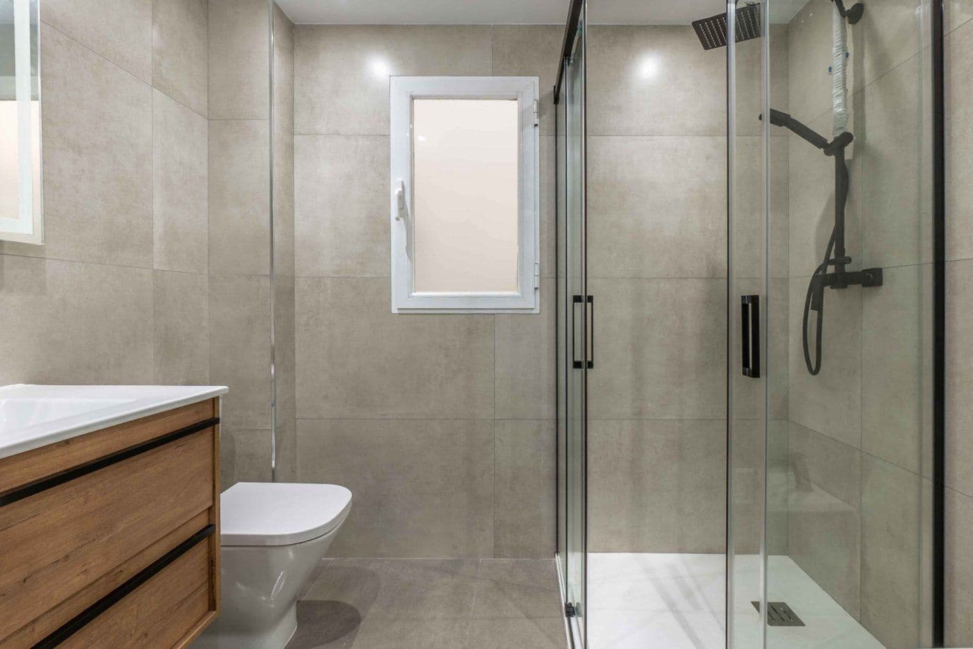 3 sovrum Lägenhet att hyra i Granada stad - 300 € (Ref: 8316174)
