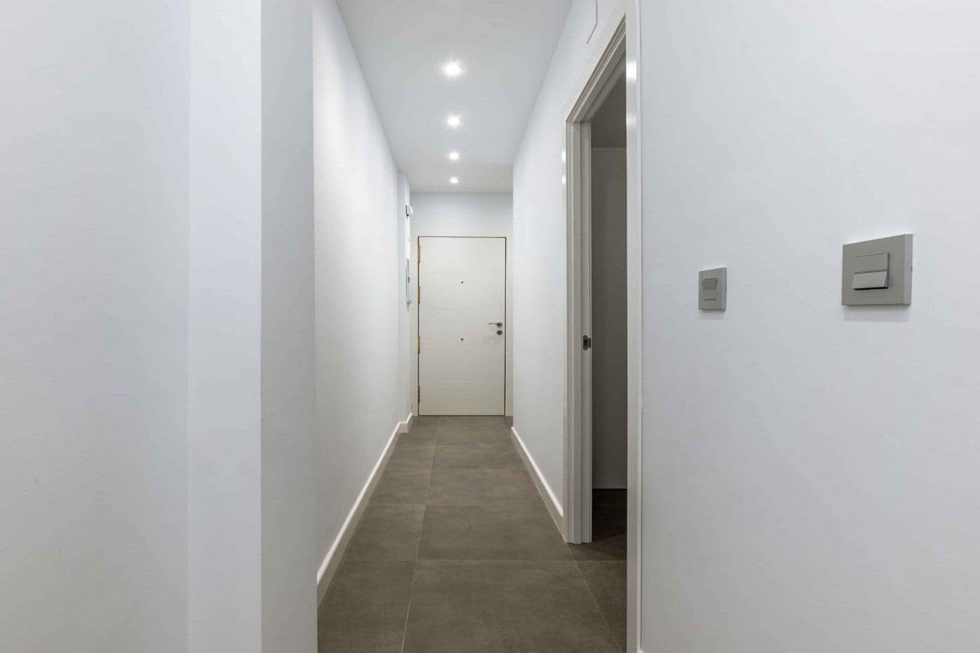 3 sovrum Lägenhet att hyra i Granada stad - 300 € (Ref: 8316174)