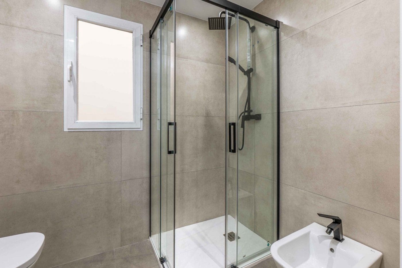3 sovrum Lägenhet att hyra i Granada stad - 300 € (Ref: 8316174)