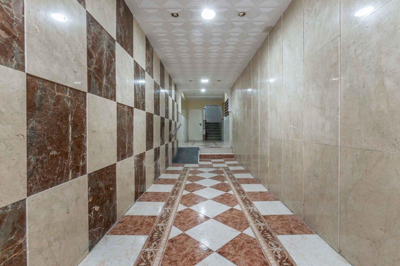 3 sovrum Lägenhet att hyra i Granada stad - 300 € (Ref: 8316174)