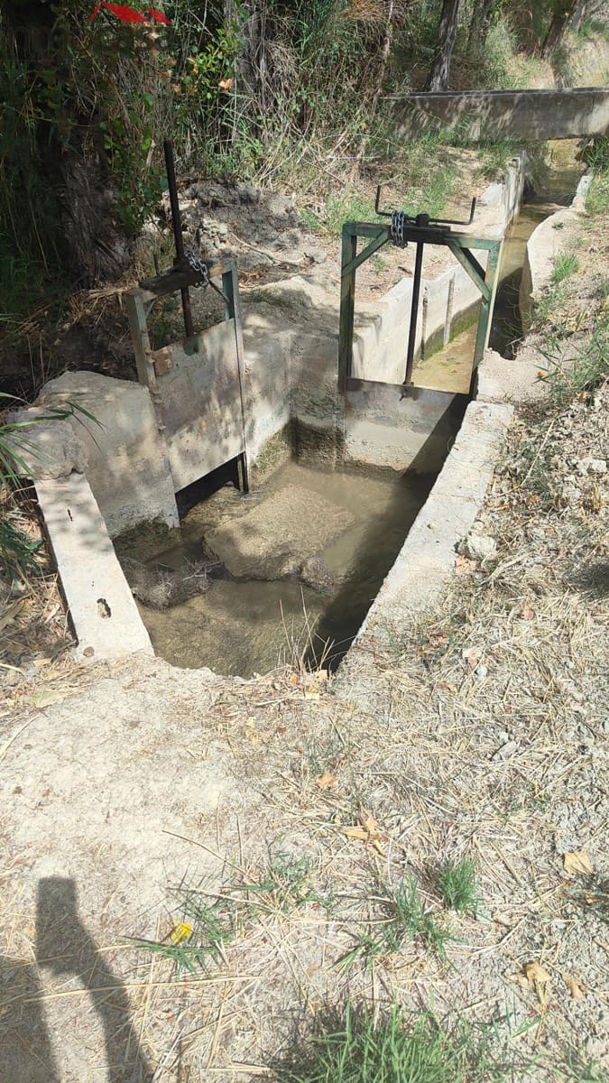 Grunde uden byggetilladelser til salg i Cacin - € 298.000 (Ref: 8419736)