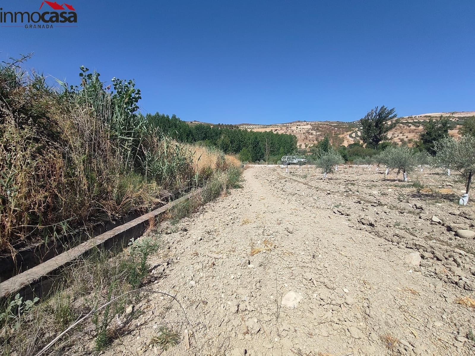 Grunde uden byggetilladelser til salg i Cacin - € 298.000 (Ref: 8419736)