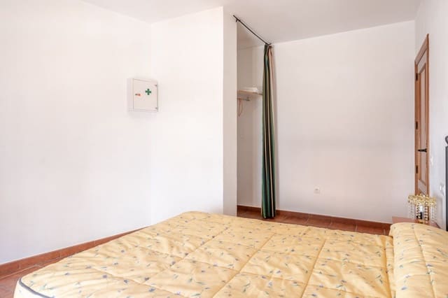 4 soveværelse Lejlighed til salg i Pinos del Valle, El Pinar med swimmingpool - € 259.900 (Ref: 8428733)