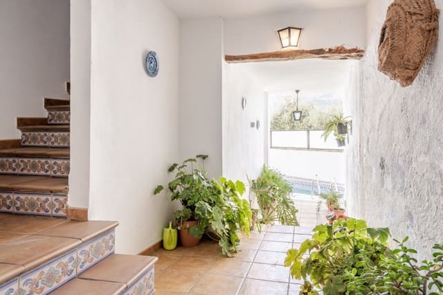 4 soveværelse Lejlighed til salg i Pinos del Valle, El Pinar med swimmingpool - € 259.900 (Ref: 8428733)