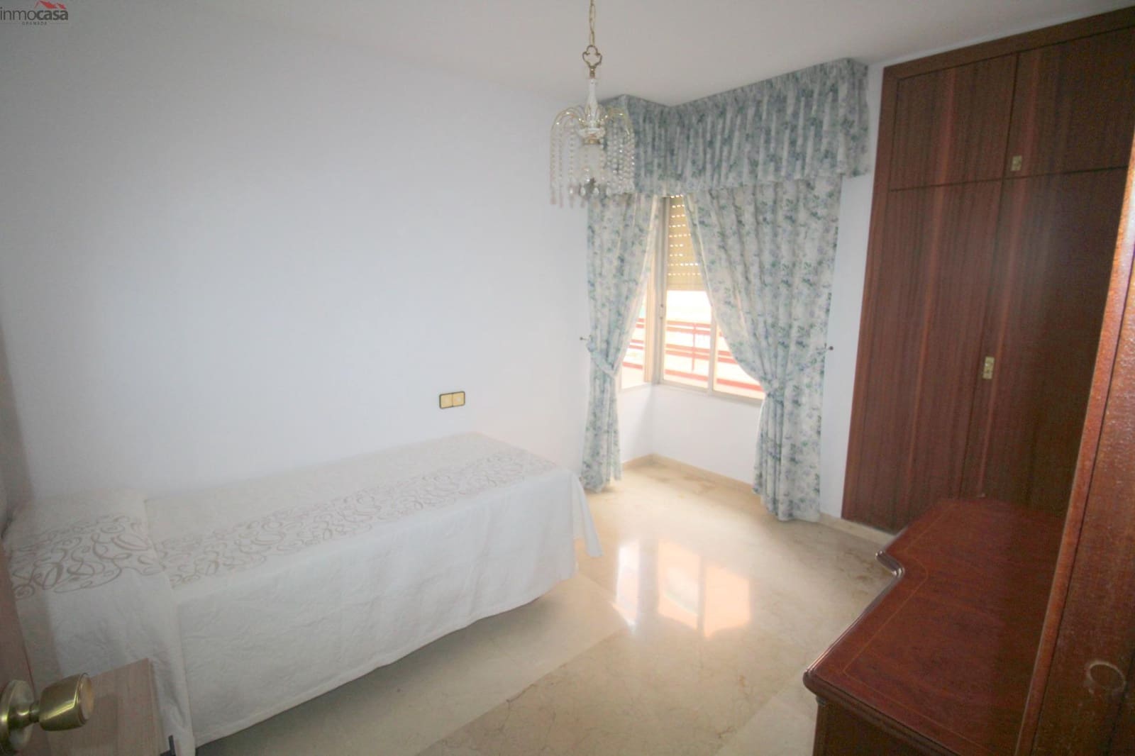 3 bedroom Flat for rent in Granada city with garage - € 800 (Ref: 8498790)