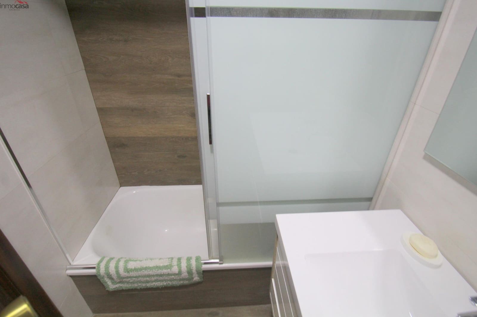 3 bedroom Flat for rent in Granada city with garage - € 800 (Ref: 8498790)