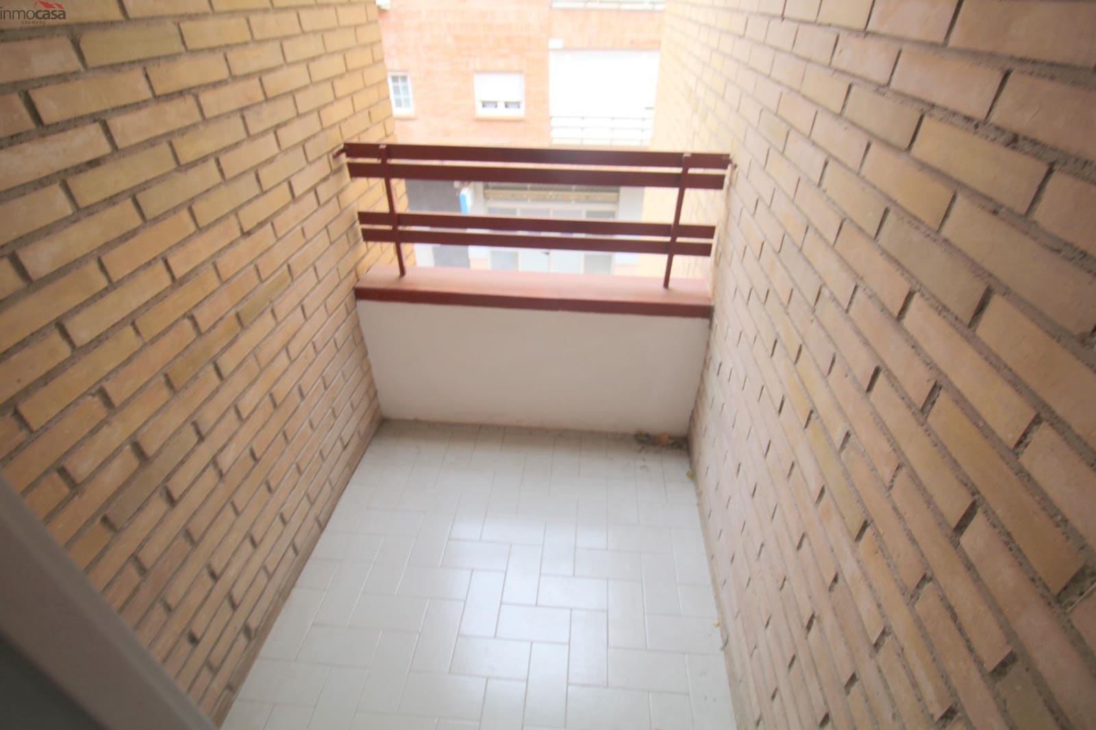 3 bedroom Flat for rent in Granada city with garage - € 800 (Ref: 8498790)