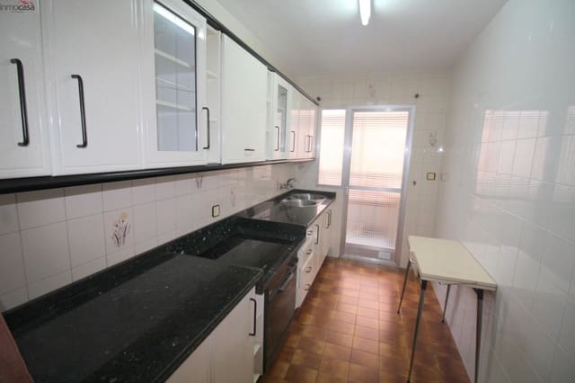 3 slaapkamer Flat te huur in Granada stad met garage - € 800 (Ref: 8498790)