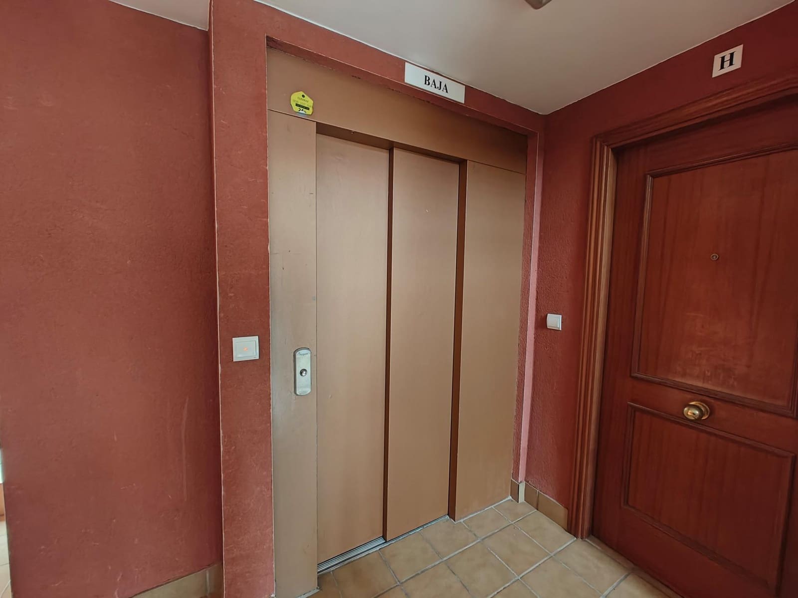 2 bedroom Flat for rent in Churriana de la Vega with garage - € 700 (Ref: 8505815)