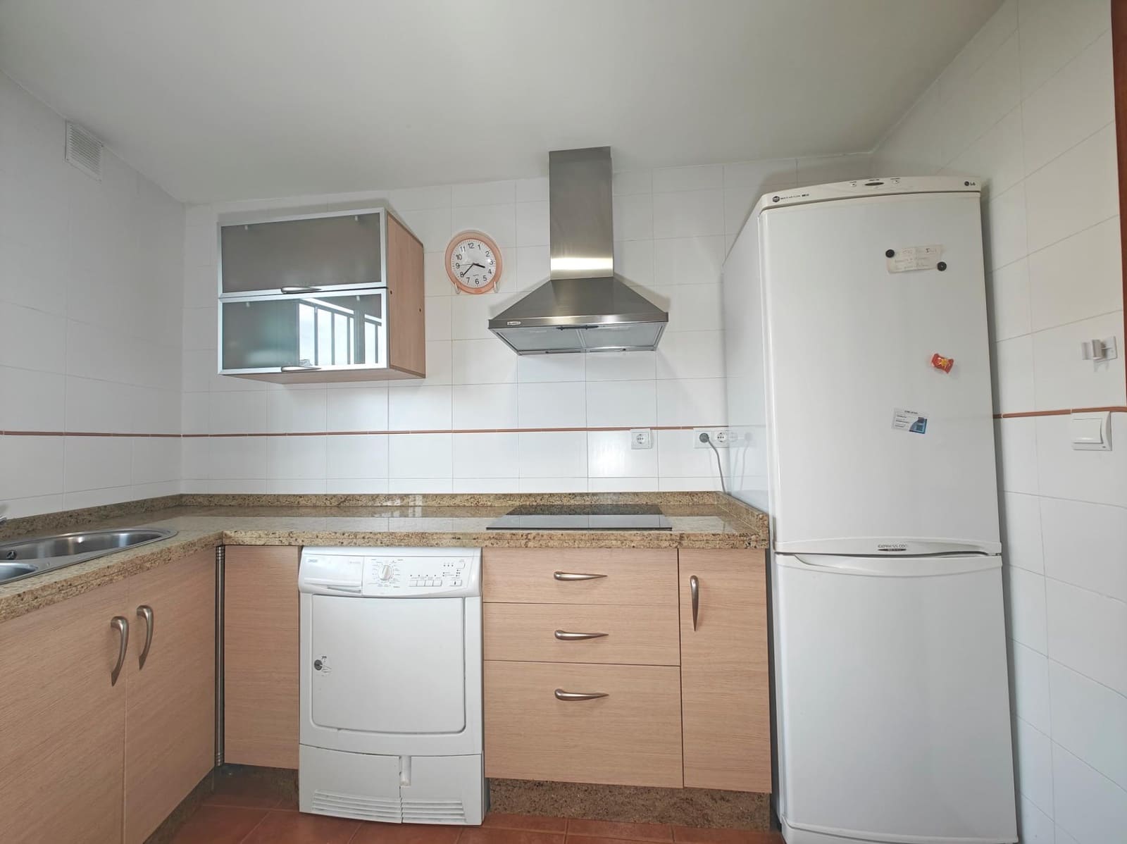 2 bedroom Flat for rent in Churriana de la Vega with garage - € 700 (Ref: 8505815)