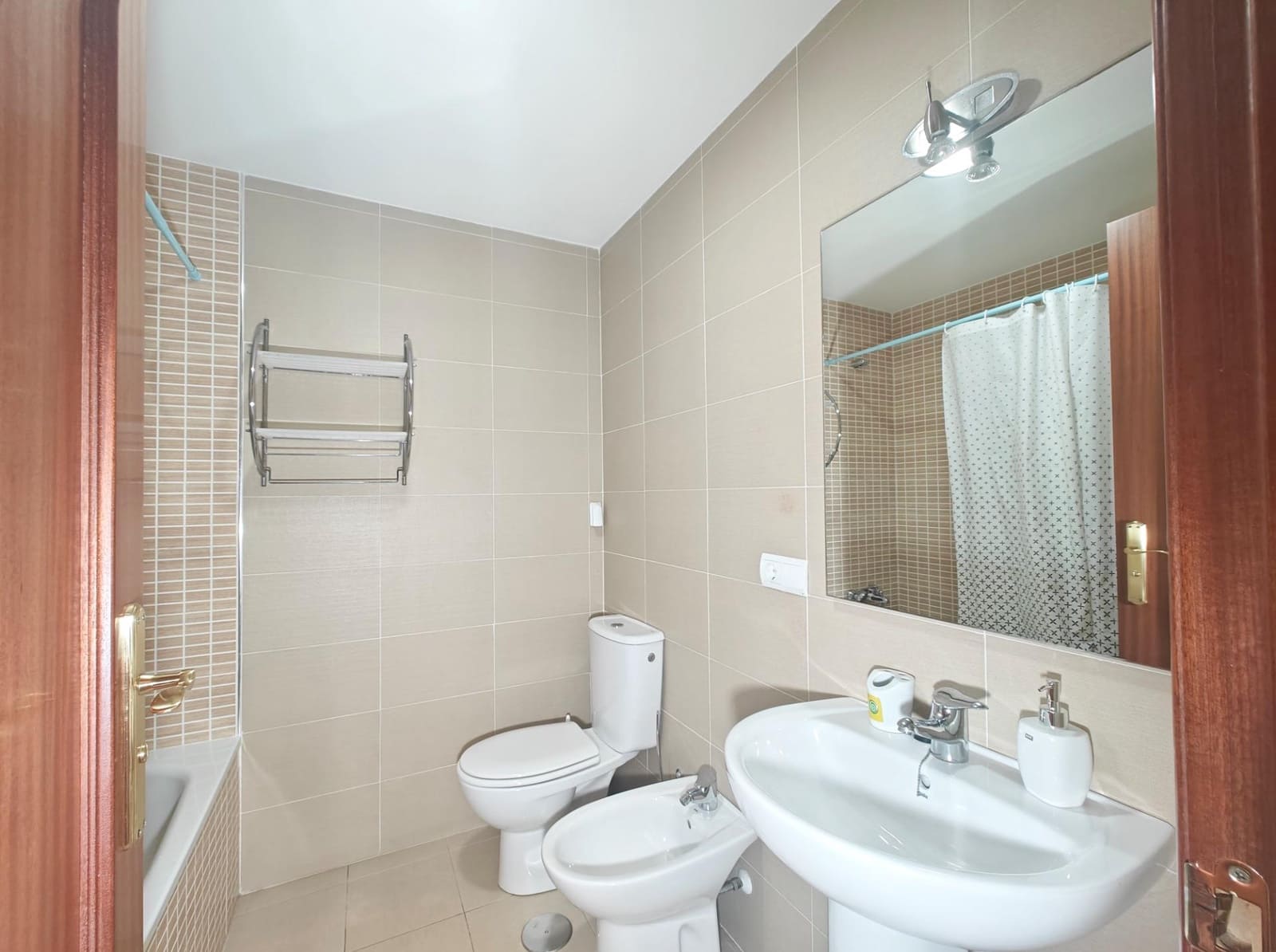 2 bedroom Flat for rent in Churriana de la Vega with garage - € 700 (Ref: 8505815)