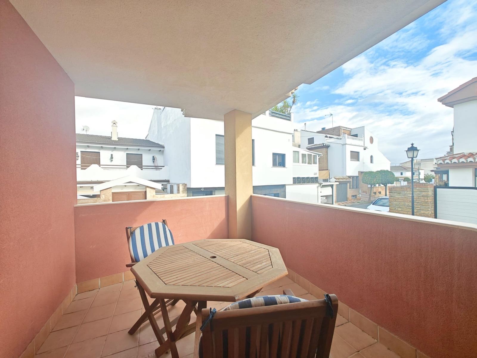 2 bedroom Flat for rent in Churriana de la Vega with garage - € 700 (Ref: 8505815)