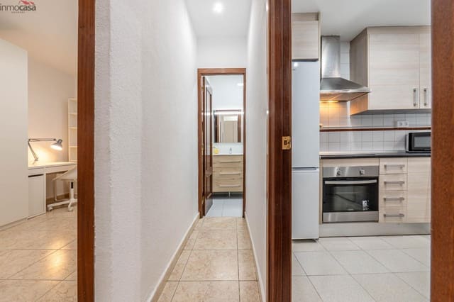 Appartement de 3 chambres à louer à Centro - Sagrario, Grenade ville - 1 000 € (Ref: 8579866)