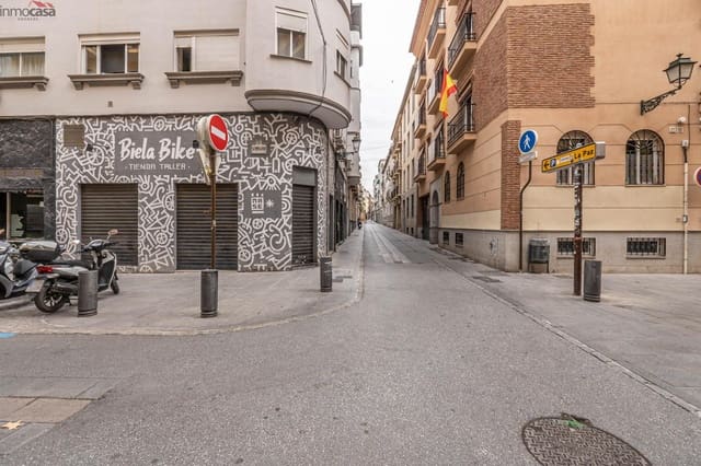 Appartement de 3 chambres à louer à Centro - Sagrario, Grenade ville - 1 000 € (Ref: 8579866)