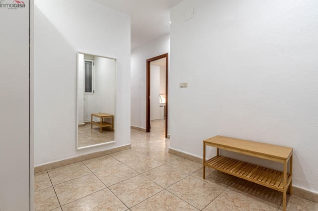 Appartement de 3 chambres à louer à Centro - Sagrario, Grenade ville - 1 000 € (Ref: 8579866)