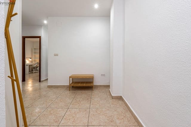 Appartement de 3 chambres à louer à Centro - Sagrario, Grenade ville - 1 000 € (Ref: 8579866)
