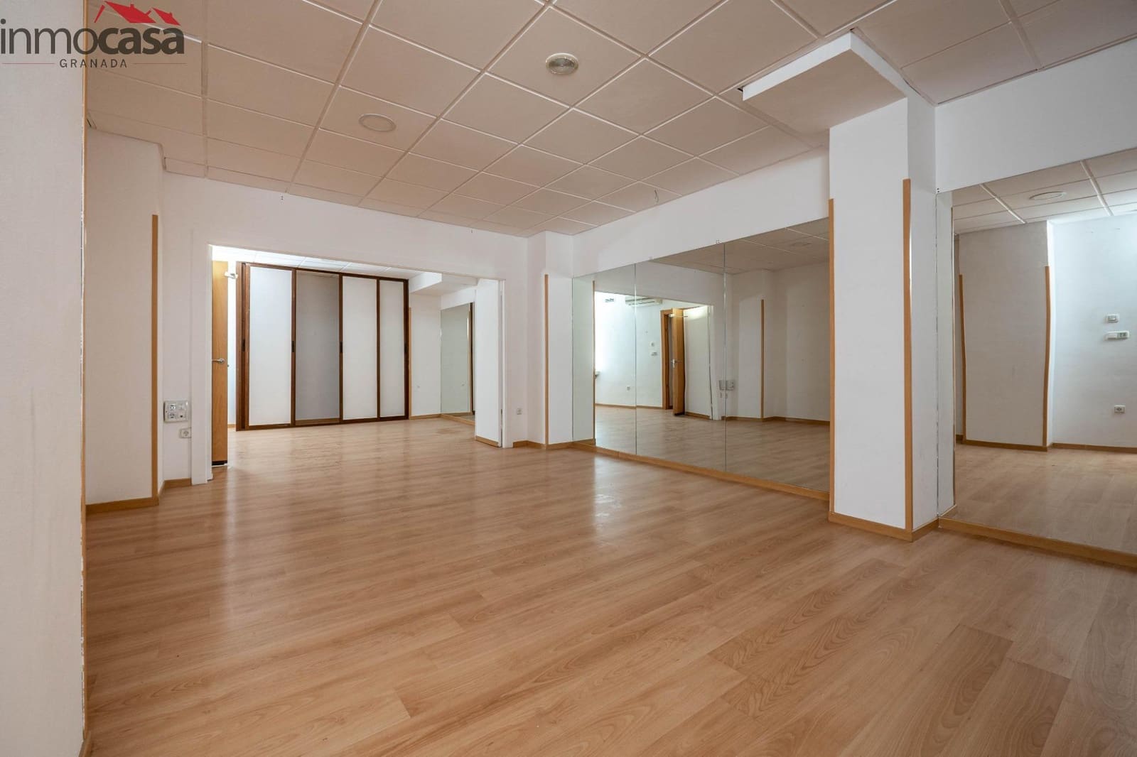 Kommersiell till salu i Granada stad - 234 000 € (Ref: 8623936)