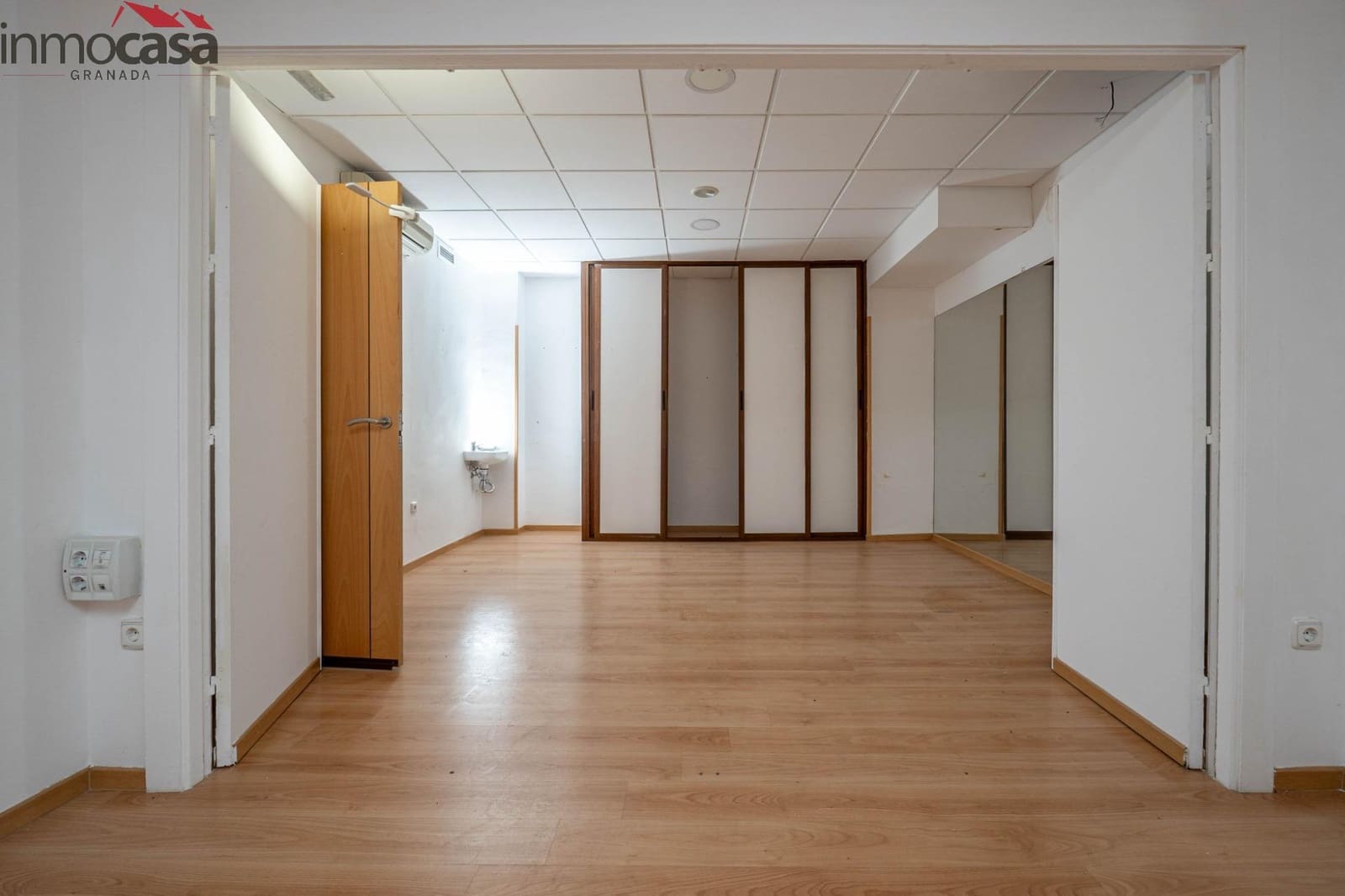 Kommersiell till salu i Granada stad - 234 000 € (Ref: 8623936)